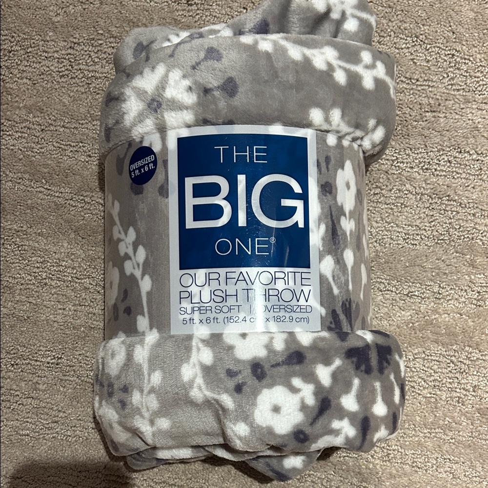 The Big One Soft Gray Floral Plush Throw